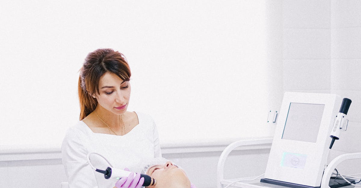 A modern mammography machine in a clean hospital room, ready for an early breast cancer screening procedure.